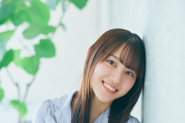 日向坂46・平岡海月、シャツ姿の清楚グラビア！グループ加入で「みんなを守りたいと思うようになりました」 画像