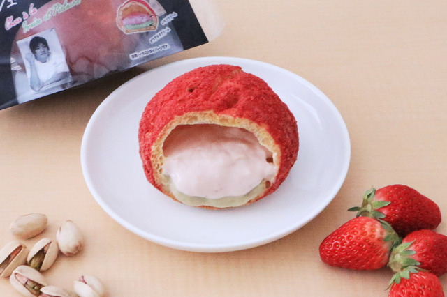 ファミマ、人気パティシエ監修いちご＆ピスタチオクリームのシューを地域・数量限定で発売 画像