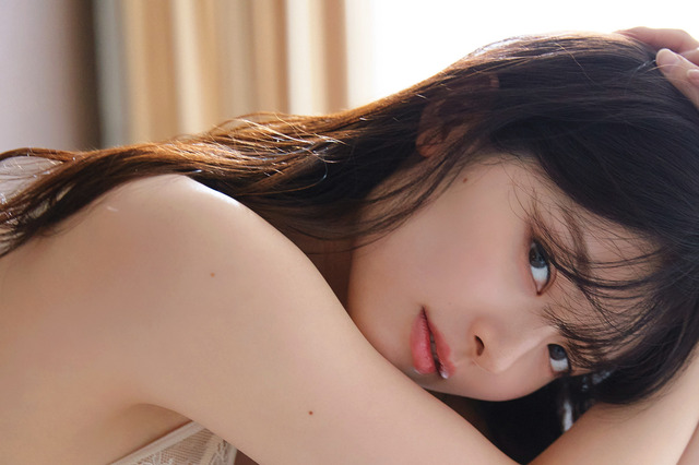 武藤十夢、AKB48卒業後初の写真集『とむもよう』が本日発売 画像