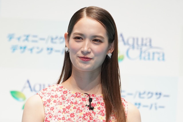 トラウデン直美、半袖ニットのキュートなコーデ披露 画像