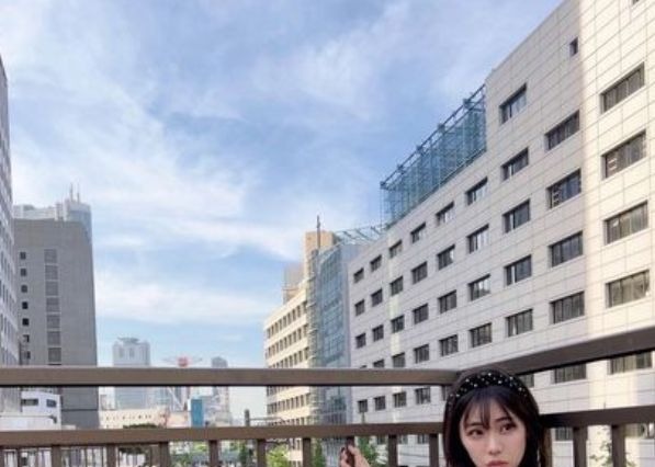 鈴木ふみ奈、さわやかセクシー!ミニスカ×ヘソ出しコーデをSNSで披露 画像