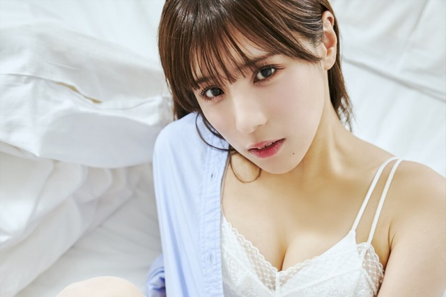 夏本あさみ、1st写真集で過去最大級の露出に挑戦!ページのほとんどがランジェリー&水着姿 画像