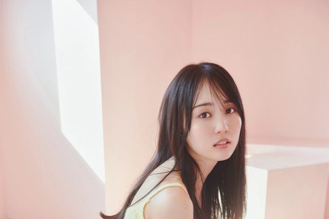 乃木坂46・賀喜遥香を巻頭56Pで大特集！色っぽいタイトワンピに、部屋着風のラフショットなど 画像