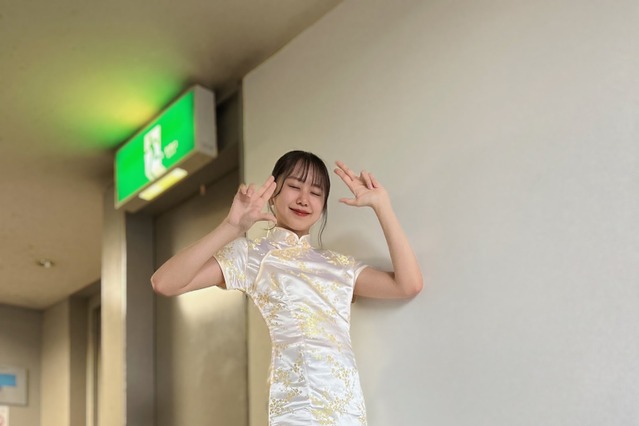 NMB48・平山真衣、ちょっぴりセクシー！レアなミニ丈チャイナ服姿を披露 画像