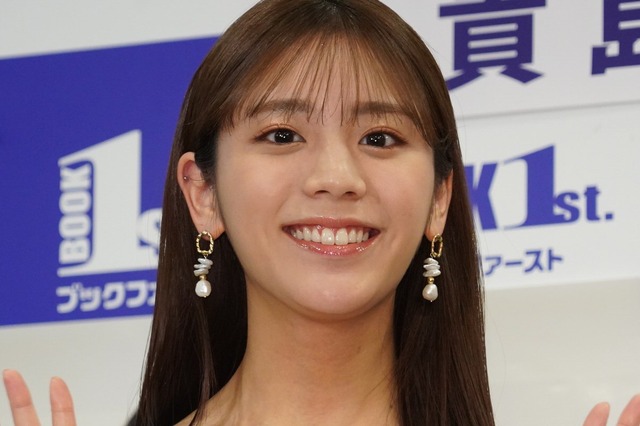 貴島明日香、沖縄でヒミツの撮影！太腿あらわなブラックコーデ姿を披露！ 画像