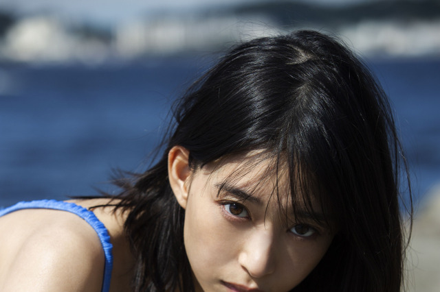 森川葵、写真集の秘蔵アザーカット公開！プールで透け感セクシー！ 画像