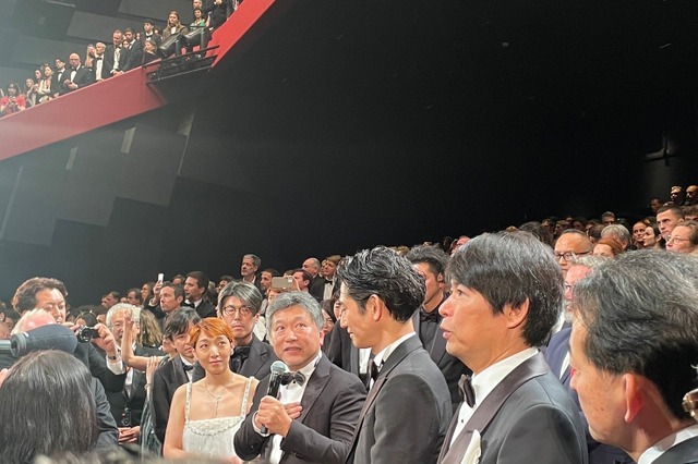 是枝裕和監督、9分半のスタンディングオベーションに感激！映画『怪物』カンヌで公式上映！ 画像