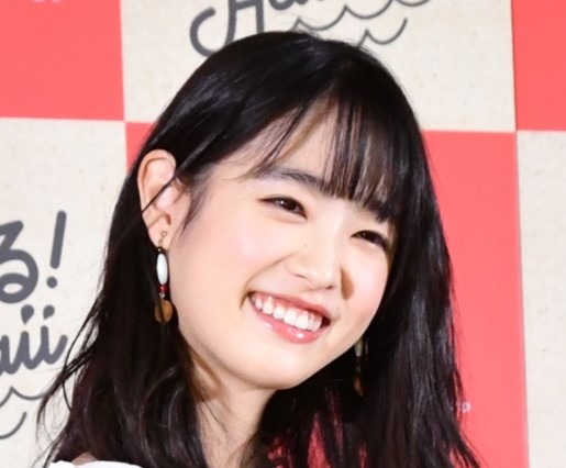 髙橋ひかる、引き締まった究極のクビレ披露 画像