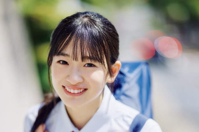 櫻坂46 三期生・小島凪紗、制服姿で美少女感たっぷり!可憐なグラビア10ページ! 画像