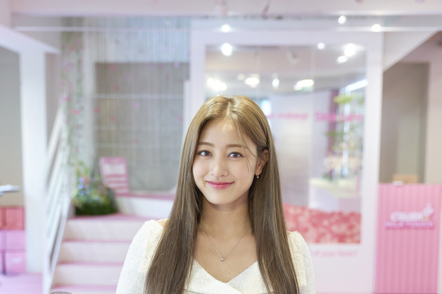 TWICE・JIHYO、渋谷でトークショー＆サイン会開催！アイメイクの秘訣明かす 画像