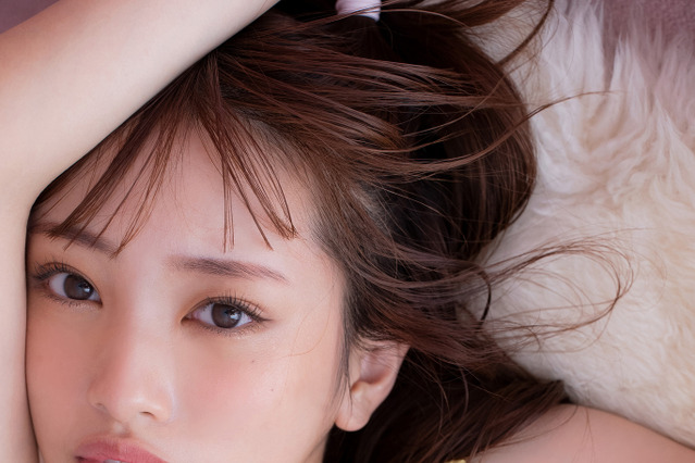 AKB48・向井地美音、加入10周年イヤーに1st写真集発売決定！貴重なセクシーカット満載 画像