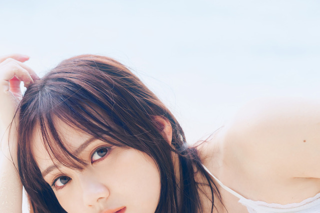 乃木坂46・田村真佑、1st写真集から初の水着カットが公開！ 画像