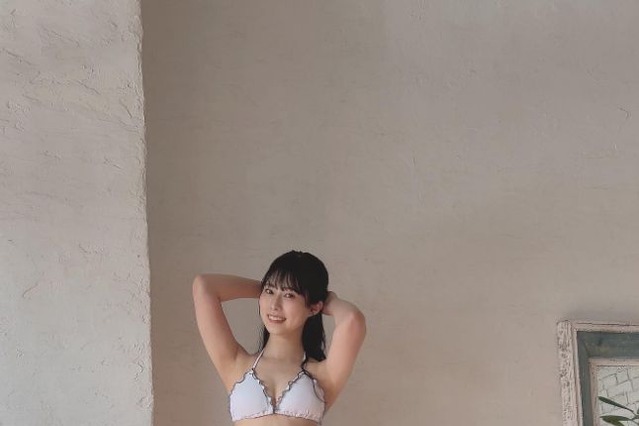 NMB48・龍本弥生、緊張の初水着グラビア！インスタでオフショ披露！ 画像