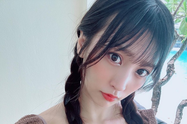 元PASSPO☆の根岸愛、新水着で見返り美人姿 画像