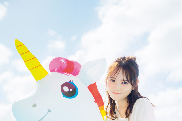 乃⽊坂46・⽥村真佑、1st写真集『恋に落ちた瞬間』通常版&限定版3種の裏表紙が公開 画像