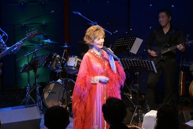 小柳ルミ子が71歳に!バースデーライブで涙 画像