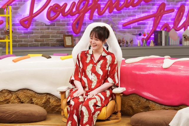 貫地谷しほり、夫との出会いや結婚までを赤裸々に......『ドーナツトーク』 画像