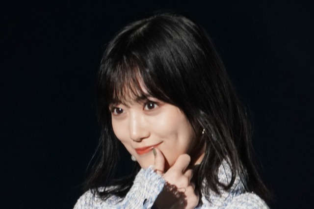 乃木坂46・山下美月、コートにマフラーで「ひいひい汗かきながら」撮影中 画像