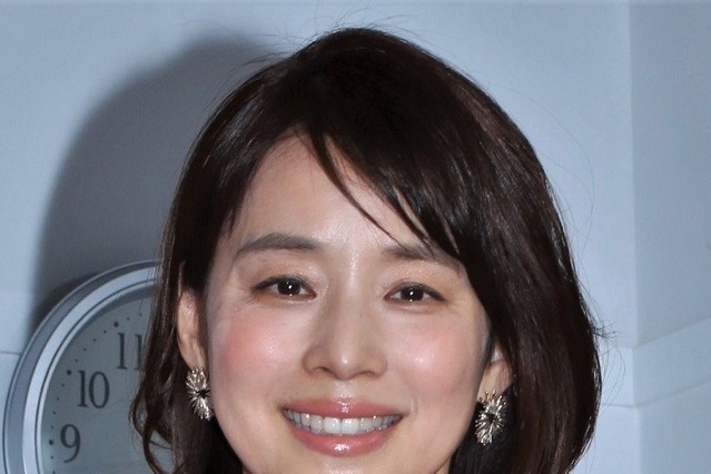 石田ゆり子、CM撮影でツーショットのパンダに「本物かと思いました」の声 画像