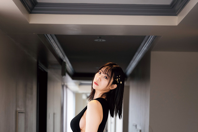 鈴木ふみ奈、最新写真集からきわどすぎる先行カット公開 画像