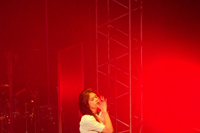 鷲尾伶菜、自身初のリクエストライブ開催！佐藤晴美がサプライズ登場も 画像