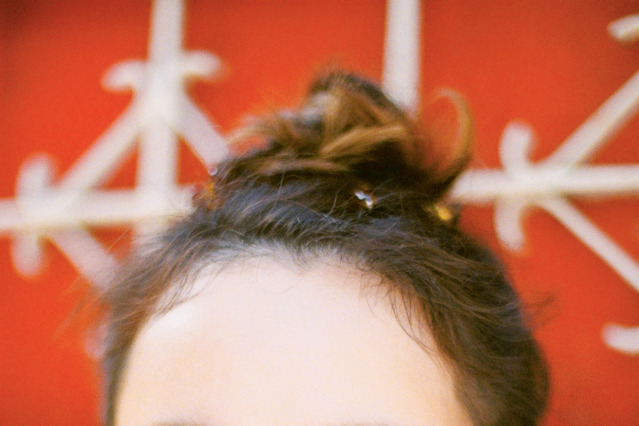 三戸なつめ、フォトエッセイで前髪パッツンイメージに変化「“おとなつめ”な表情を見て」 画像