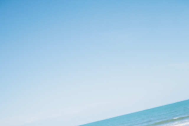 日向坂46・上村ひなの、ソロ写真集の裏表紙4種が公開！ピュアな制服姿や笑顔ショットなど 画像