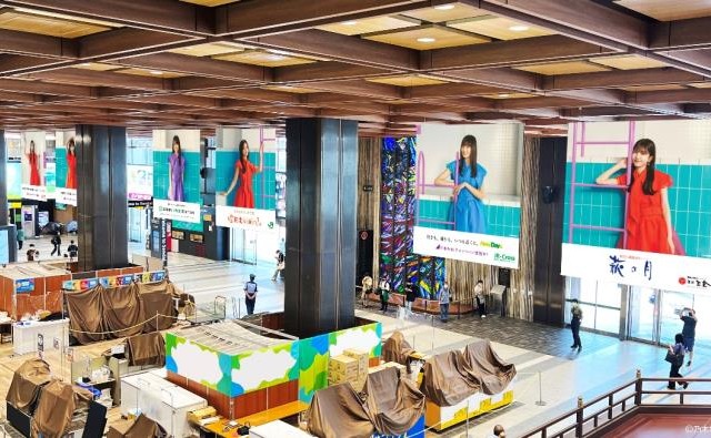仙台駅の乃木坂46大型フラッグが話題！社内アナウンスもメンバーが 画像
