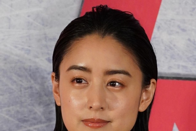 山本美月、セミの抜け殻を髪飾りに！？「さすが山育ち 」「ギャーーー」とファンざわつく 画像