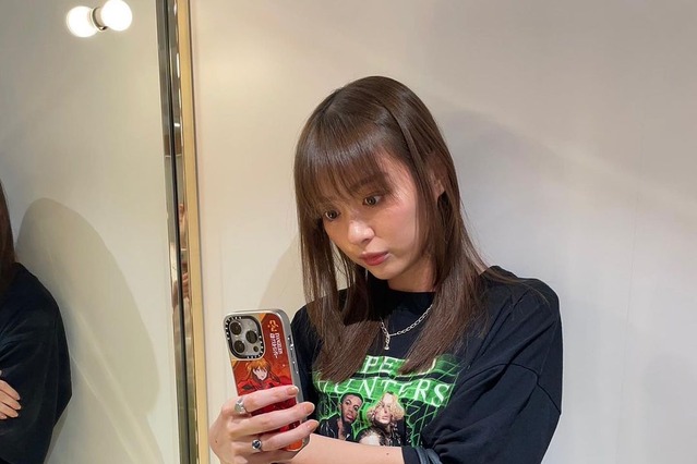 内田理央、オタク全開のスマホアクセサリを公開! 画像