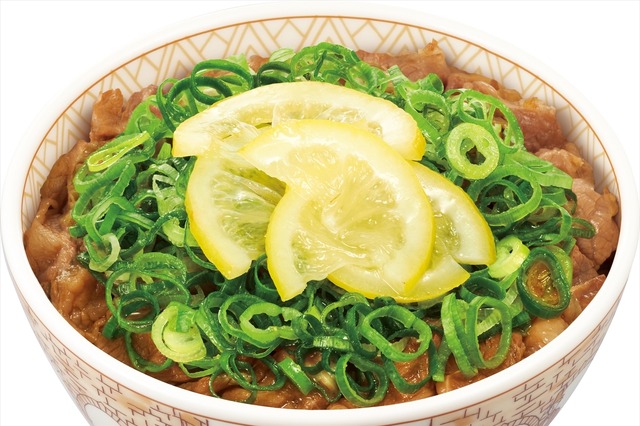 岩塩ガーリックと砂糖漬レモンが爽やか！すき家「ねぎ塩レモン牛丼」を今年も販売 画像