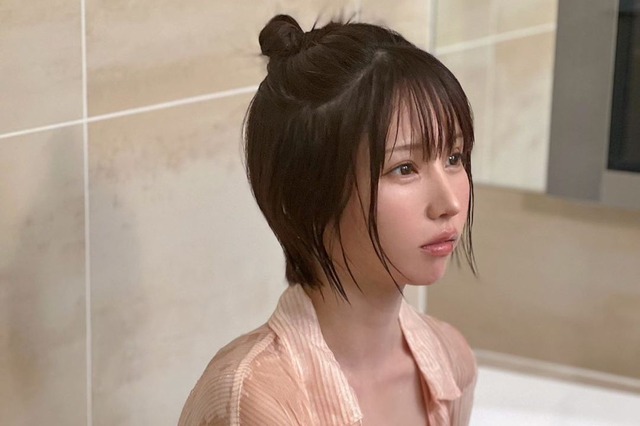 えなこ、バスタブグラビアでズブ濡れシャツ姿! 画像