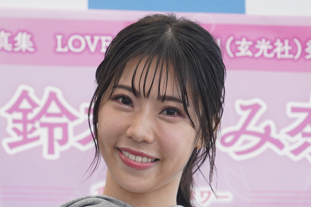 鈴木ふみ奈、夢は無重力空間でのグラビア！ 画像