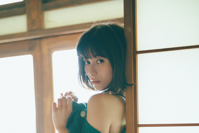『オオカミちゃん』で大注目・大久保桜子、艶やかランジェリーで『FLASH』表紙 画像