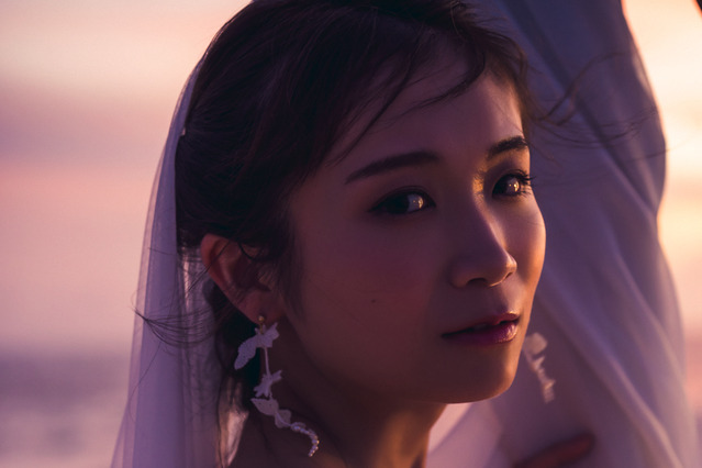 秋元真夏、ウエディングドレス姿披露!理想の結婚相手も告白 画像