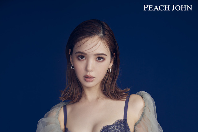 藤田ニコル、ネイビーブラでメリハリボディ＆美バスト 画像