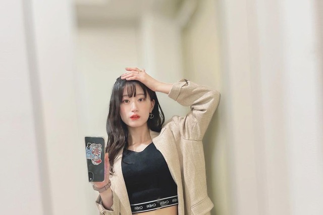 NMB48・上西怜、おなかや太ももがチラリの秋コーデ 画像