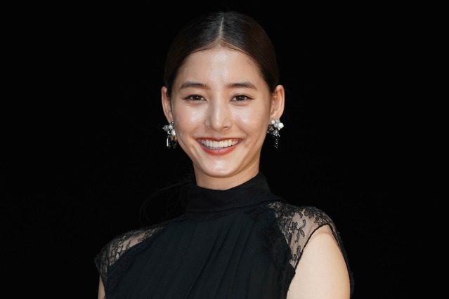 新木優子、シンデレラ姿のオフショット披露!ファン歓喜「リアルお姫様」 画像