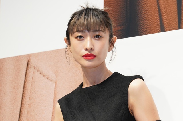 山田優、ハイレグのインナー透けるシースルードレス披露! 画像