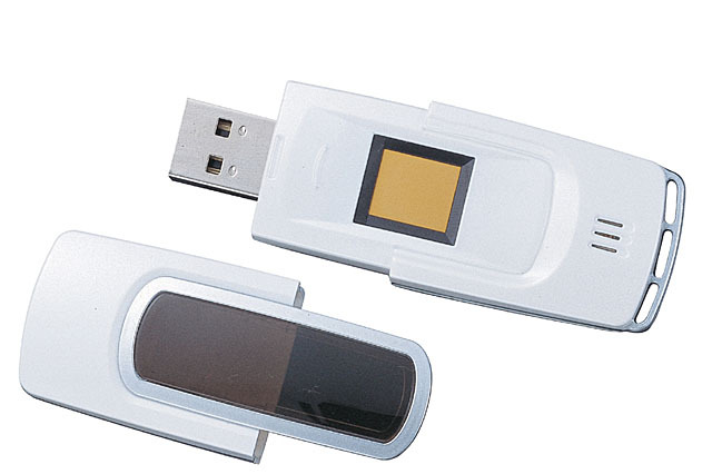 バッファロー、指紋認証機能搭載のUSB2.0対応フラッシュメモリ 画像