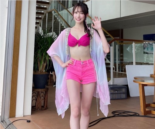 原かれん、美くびれ＆美脚を披露！「スタイル良すぎ」と注目集める 画像