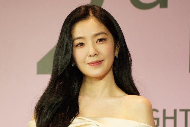 韓国でなりたい顔No.1に輝いたアイリーンが来日、イベントには美肌際立つドレススタイルで登場 画像