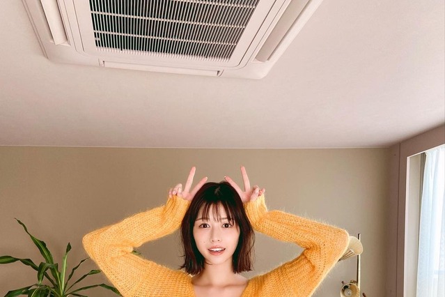 冴木柚葉、白ビキニ+ニット姿のセクシーショット!1stカレンダー発売とイベント告知も 画像