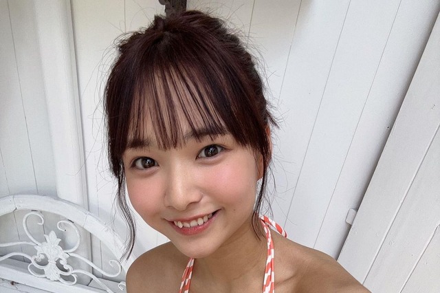 天野きき、美ボディ際立つビキニ姿披露！カレンダー表紙のオフショット公開 画像