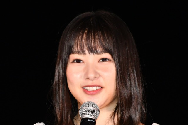 桜井日奈子、透明感溢れる素肌を披露!11月4日発売のカレンダー表紙解禁 画像