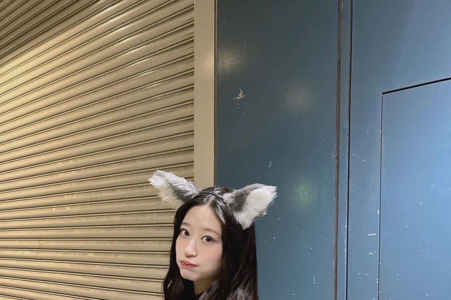 上西怜、個別握手会にミニスカ+シッポで登場!狼のコスプレでファンを悩殺 画像
