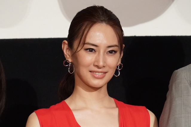北川景子、ワンピース姿で背中を大胆露出！「美しいが止まらない」 画像