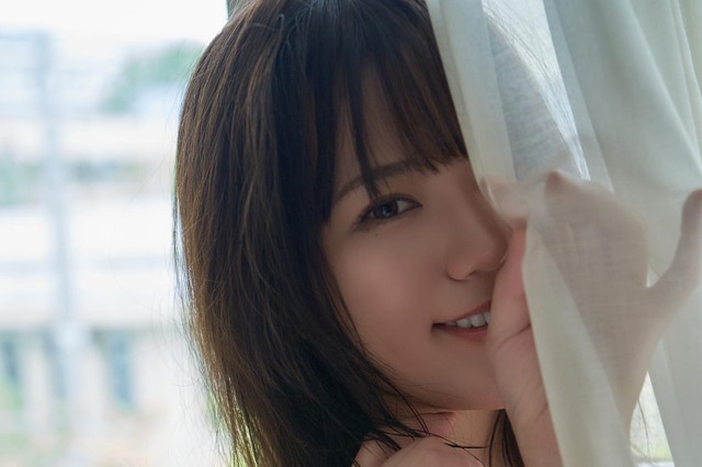 黒島綾乃、透明感あふれる素肌を披露!写真集『感じる視線』の収録カット公開 画像