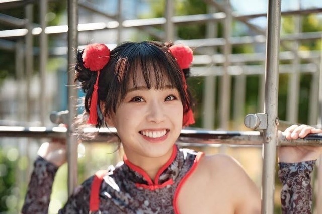 加藤夕夏、チャイナドレスのコスプレ披露！ナイスバディに美脚ちらり 画像