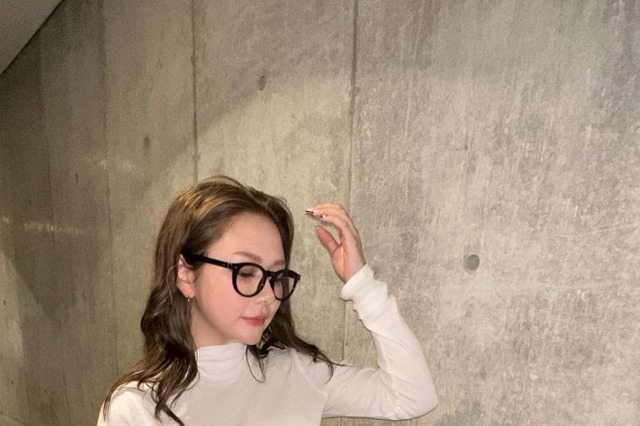 村重杏奈、できるいい女風装い！「いい女はバックが小さい」を信じて 画像